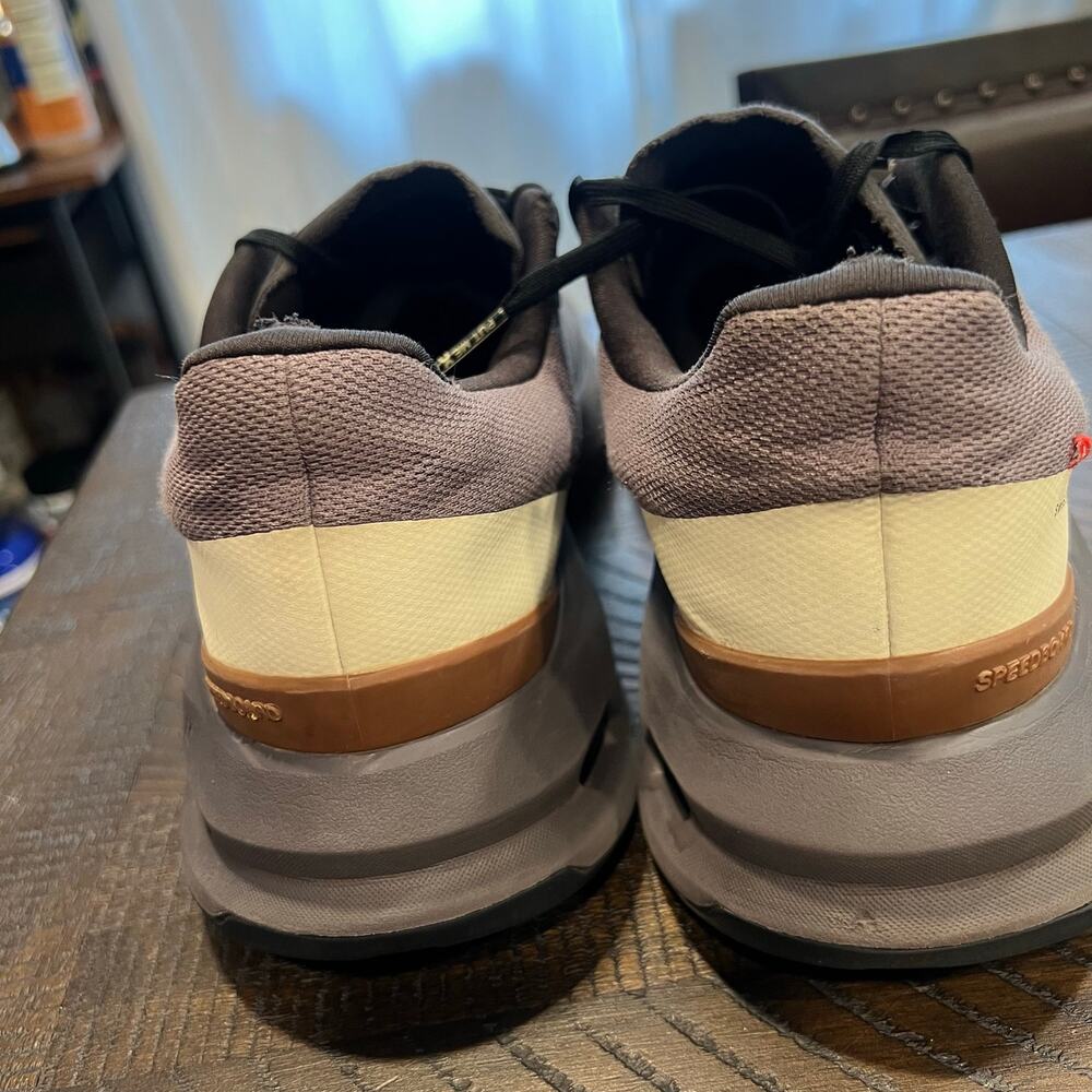 On cloud rock chili gray running shoes 11 Men - Picture 4 of 12